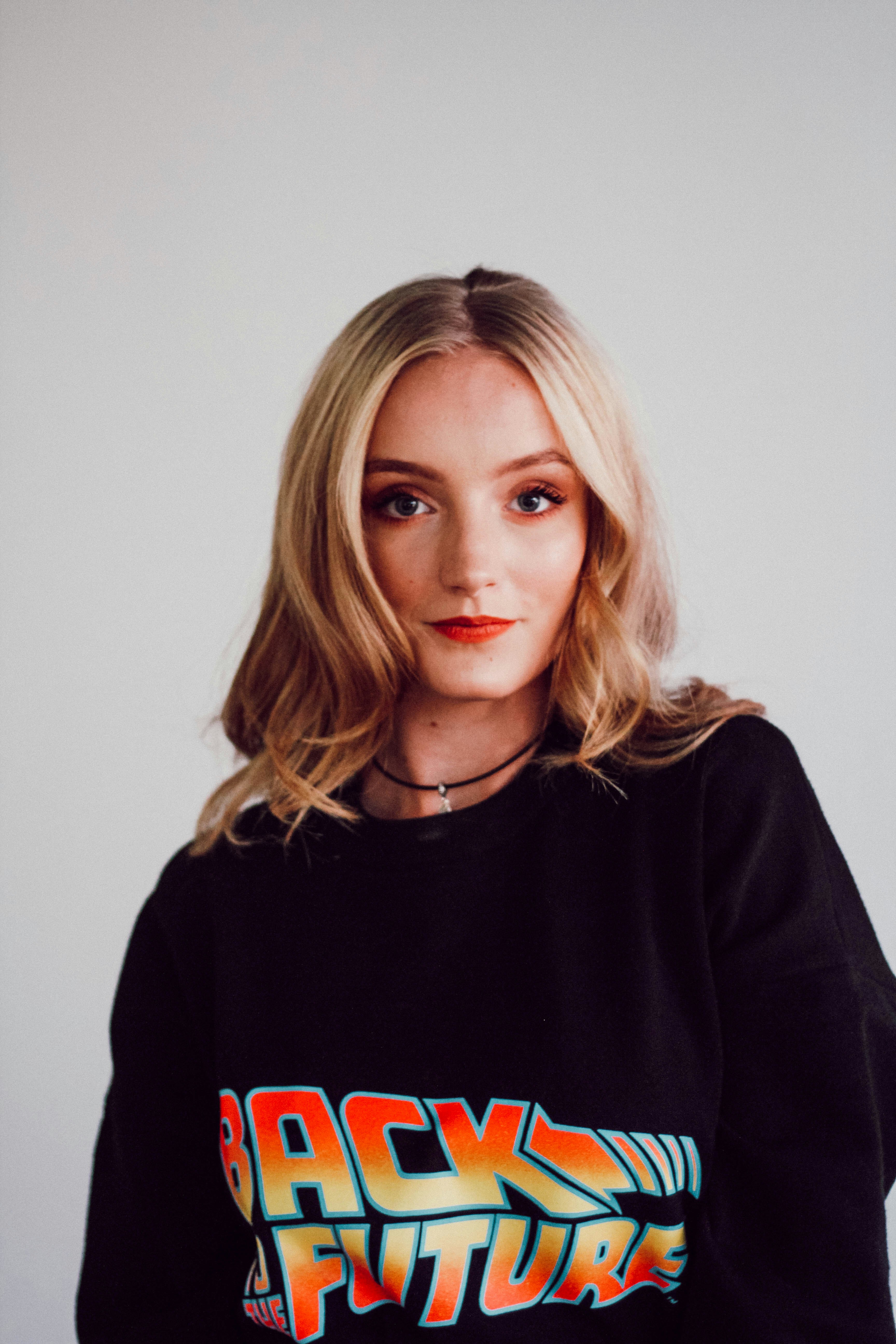 内容卡片封面：通勤路上的微光